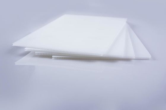 Shakeproof PP Corrugated Sheets Waterproof Lightweight Plastic Sheets White